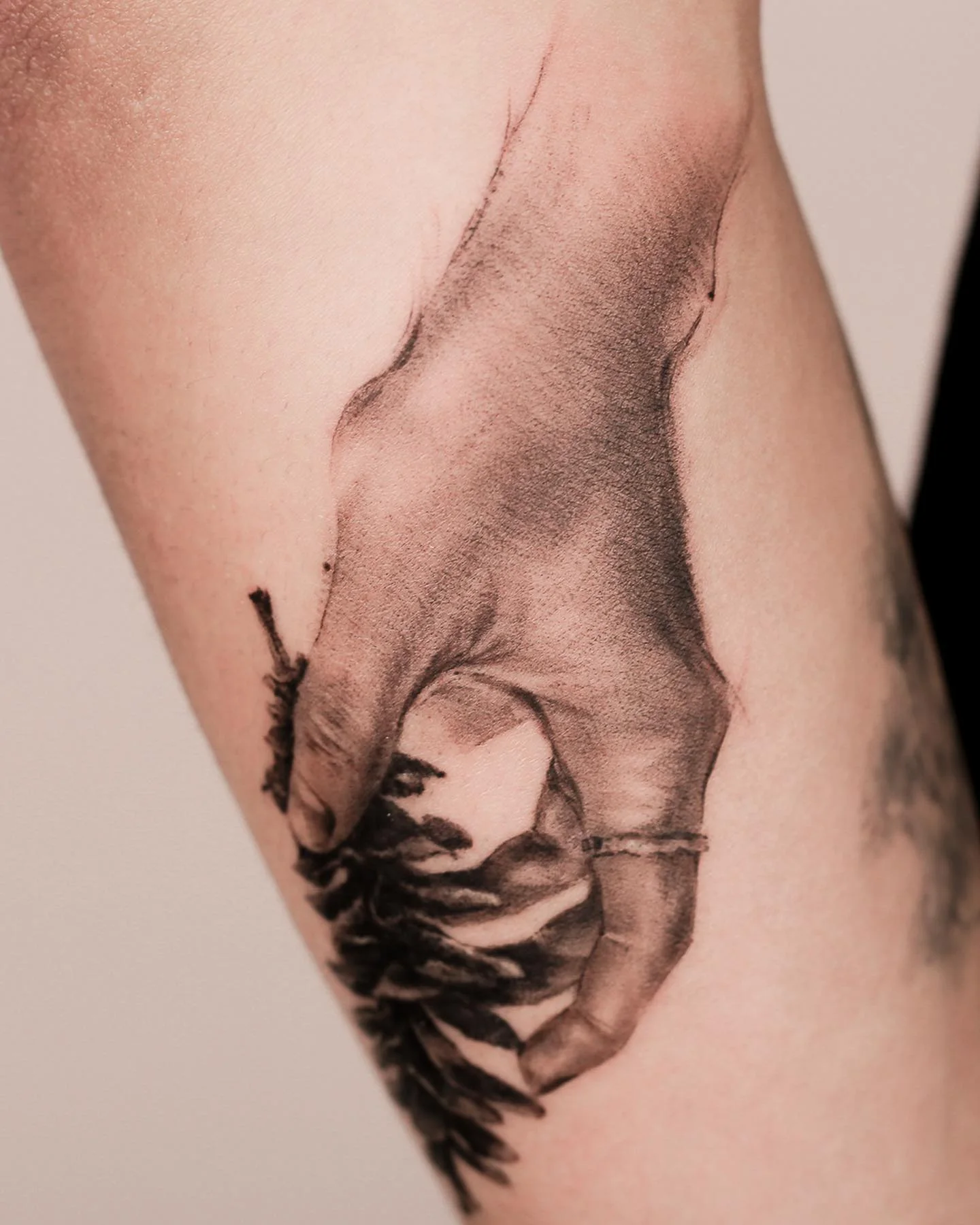 Hand and Bird 대표 이미지